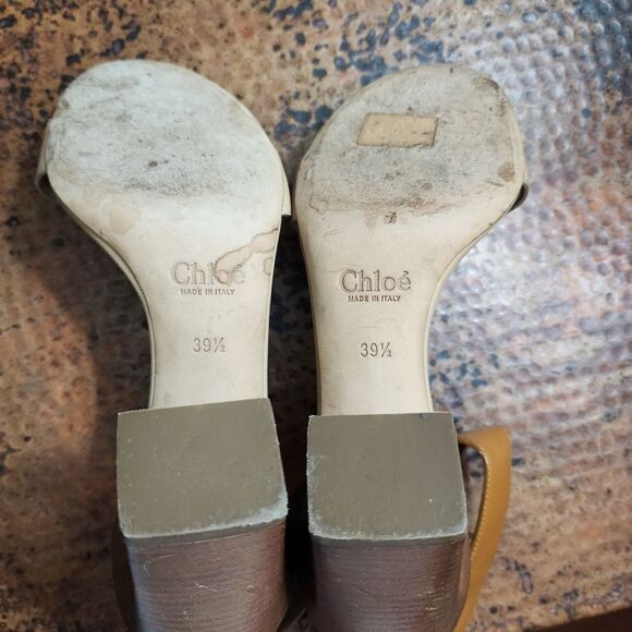 Chloe Sz. 9.5 Stacked-Heel Ankle-Wrap Sandal in Teak/Apricot Quite Luxury - Picture 16 of 17